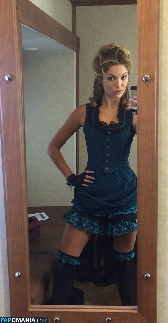 Lili Simmons Nu Foto vazada #9