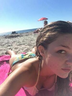 Lili Simmons