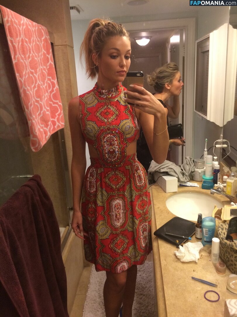 Lili Simmons Nu Foto vazada #30