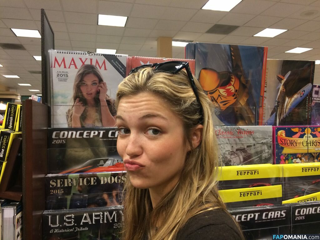 Lili Simmons Nu Foto vazada #67