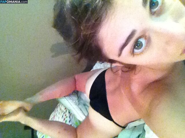 Lizzy Caplan Nu Foto vazada #13