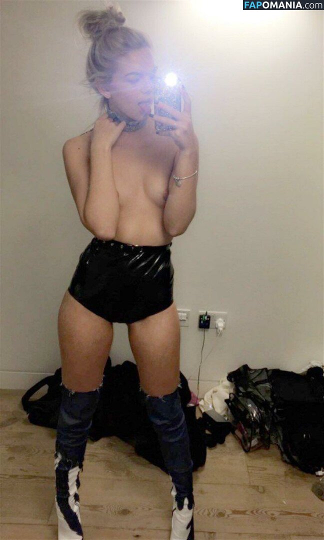 Louisa Johnson Nu Foto vazada #44