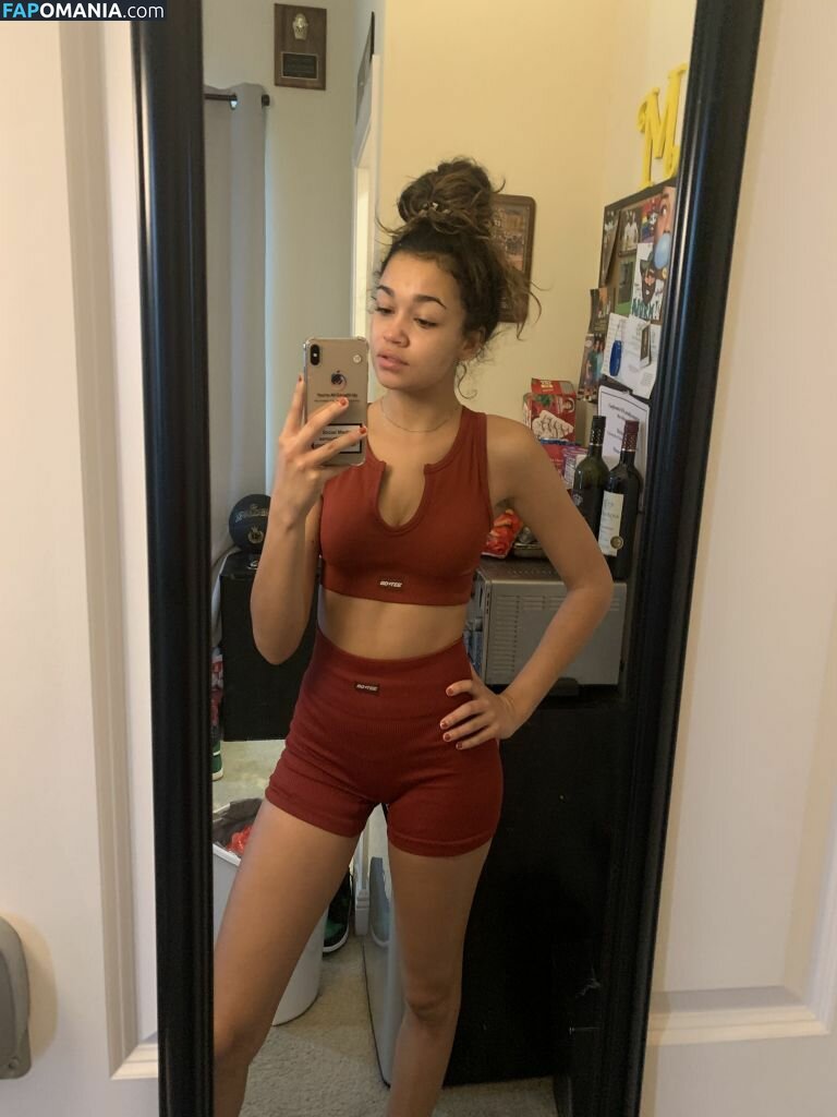 Madison Bailey Nu Foto vazada #4