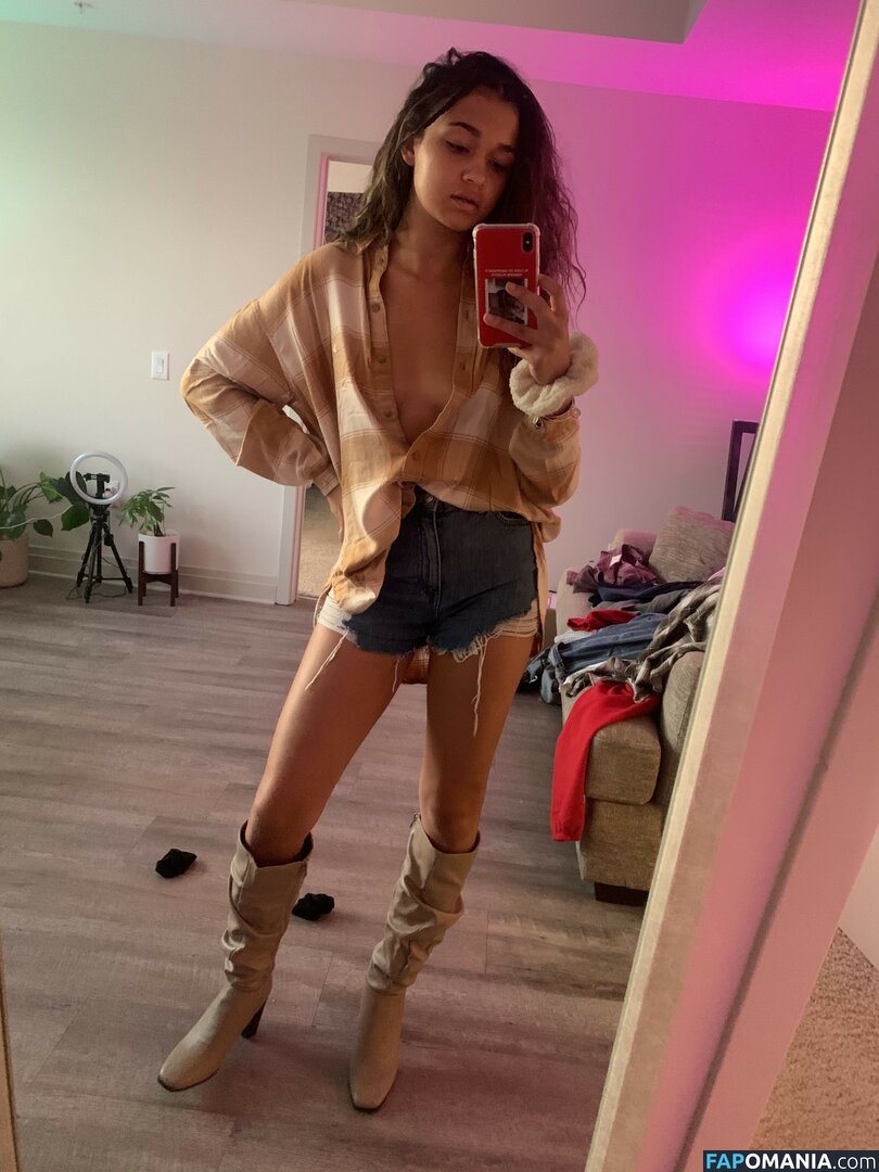 Madison Bailey Nu Foto vazada #10