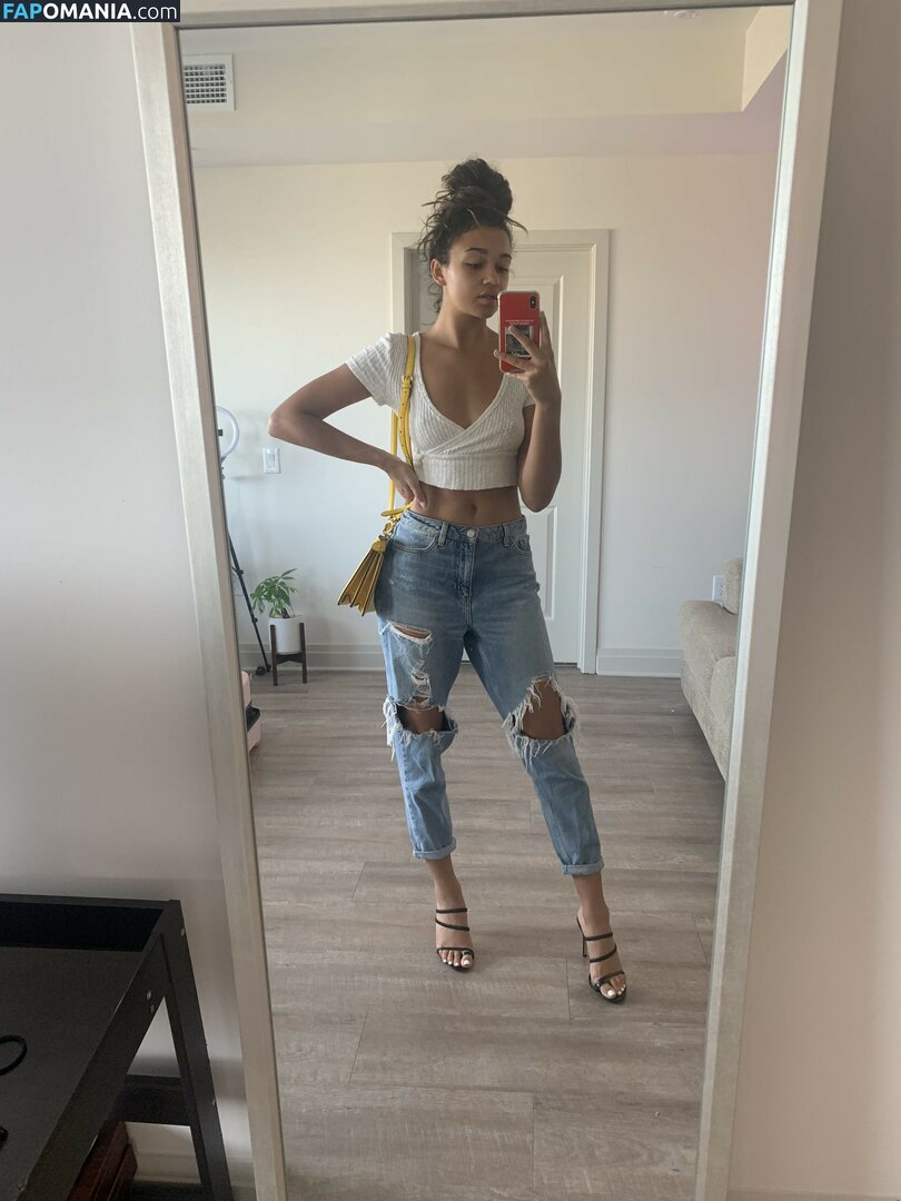 Madison Bailey Nu Foto vazada #11