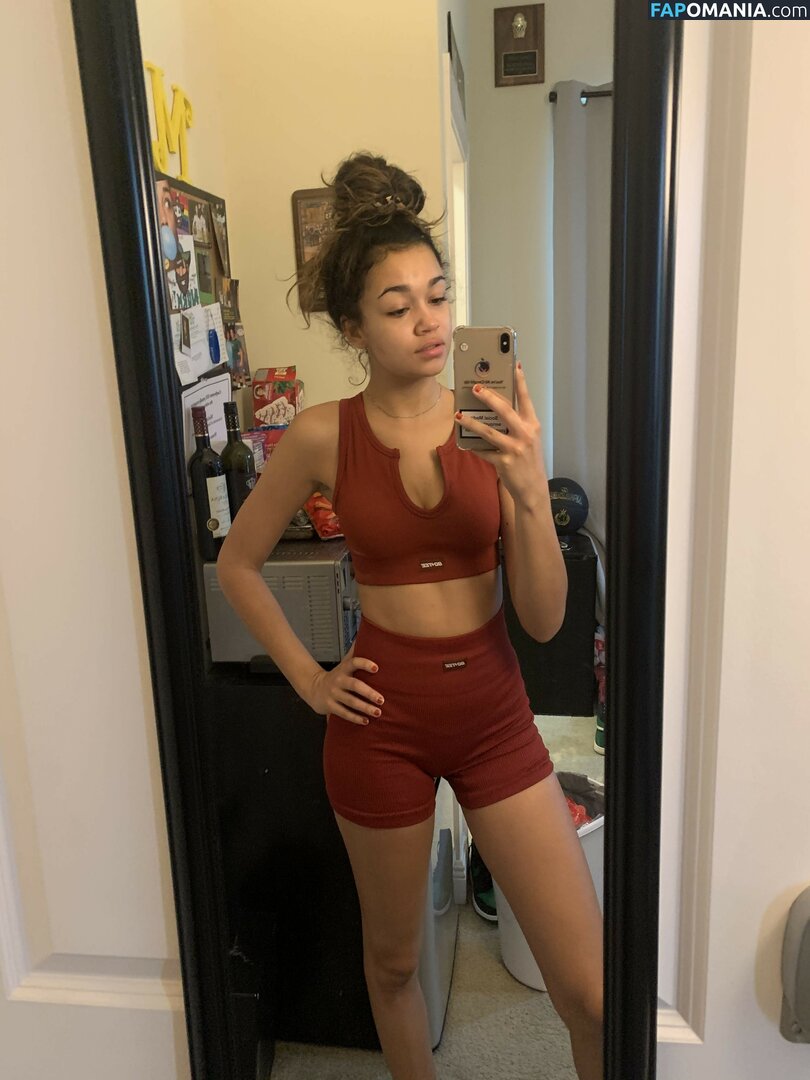 Madison Bailey Nu Foto vazada #25