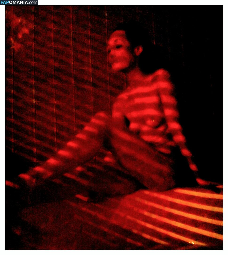 Maggie Q Nu Foto vazada #5