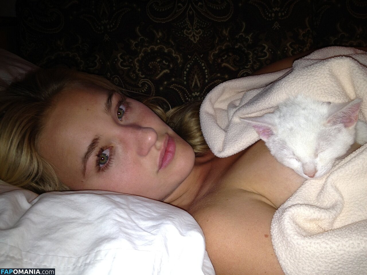 Michalka Sisters Nu Foto vazada #47