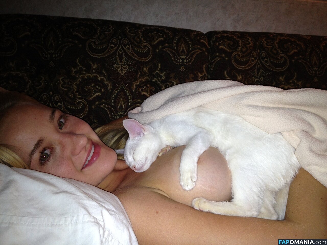 Michalka Sisters Nu Foto vazada #51