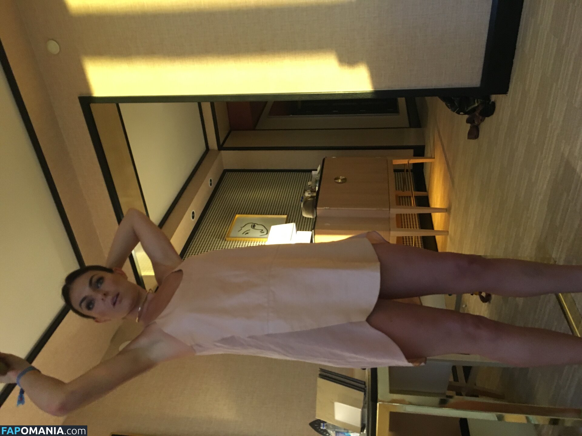 Serinda Swan Nu Foto vazada #39