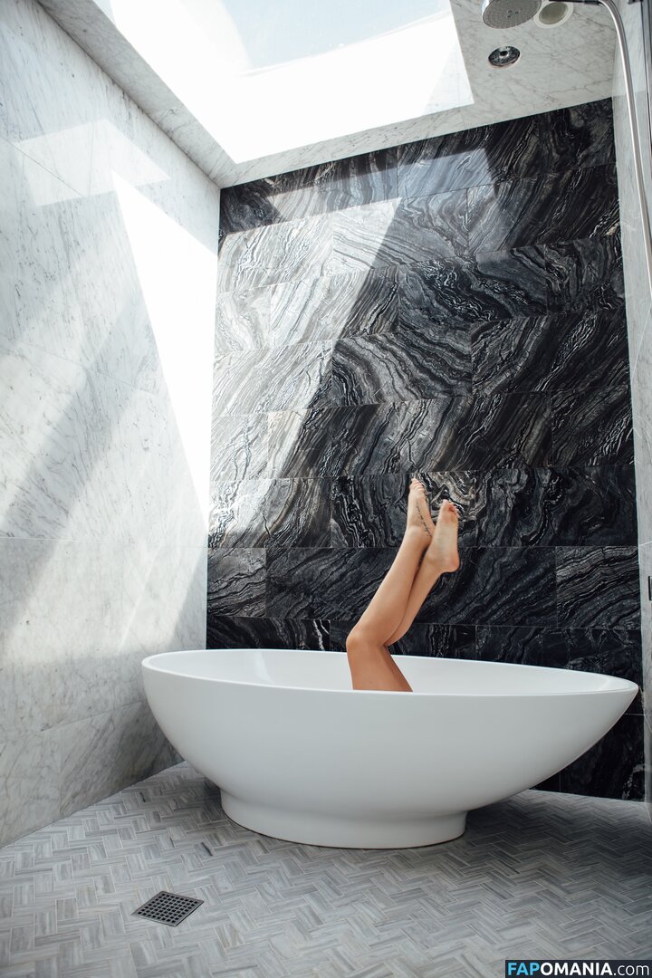 Serinda Swan Nu Foto vazada #61