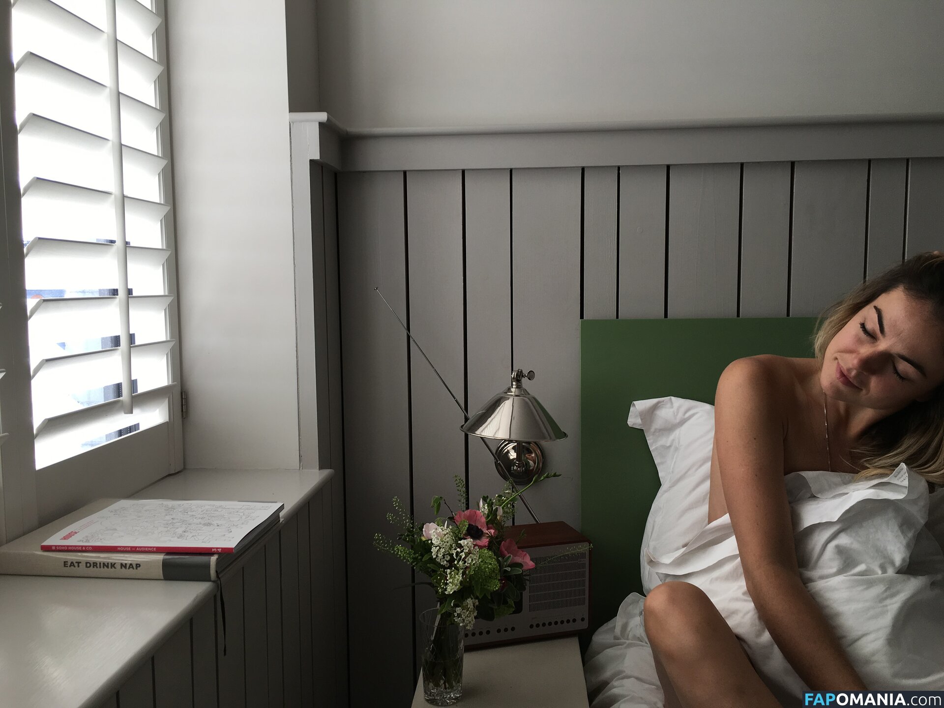 Serinda Swan Nu Foto vazada #147