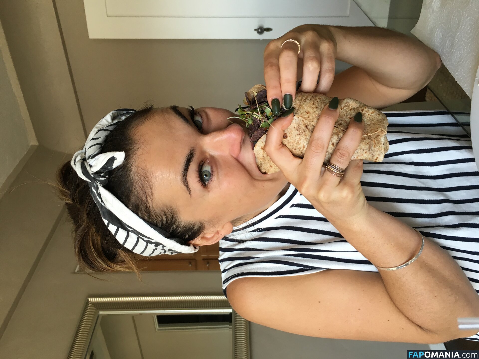 Serinda Swan Nu Foto vazada #195