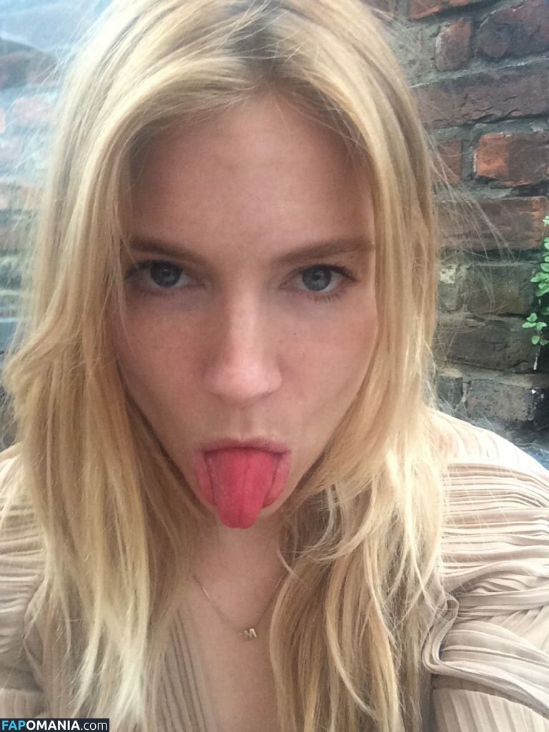 Sienna Miller Nu Foto vazada #23