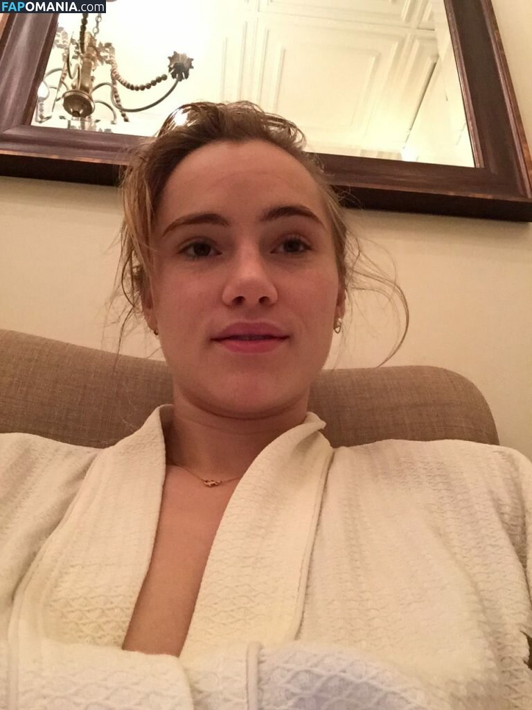 Suki Waterhouse Nu Foto vazada #1
