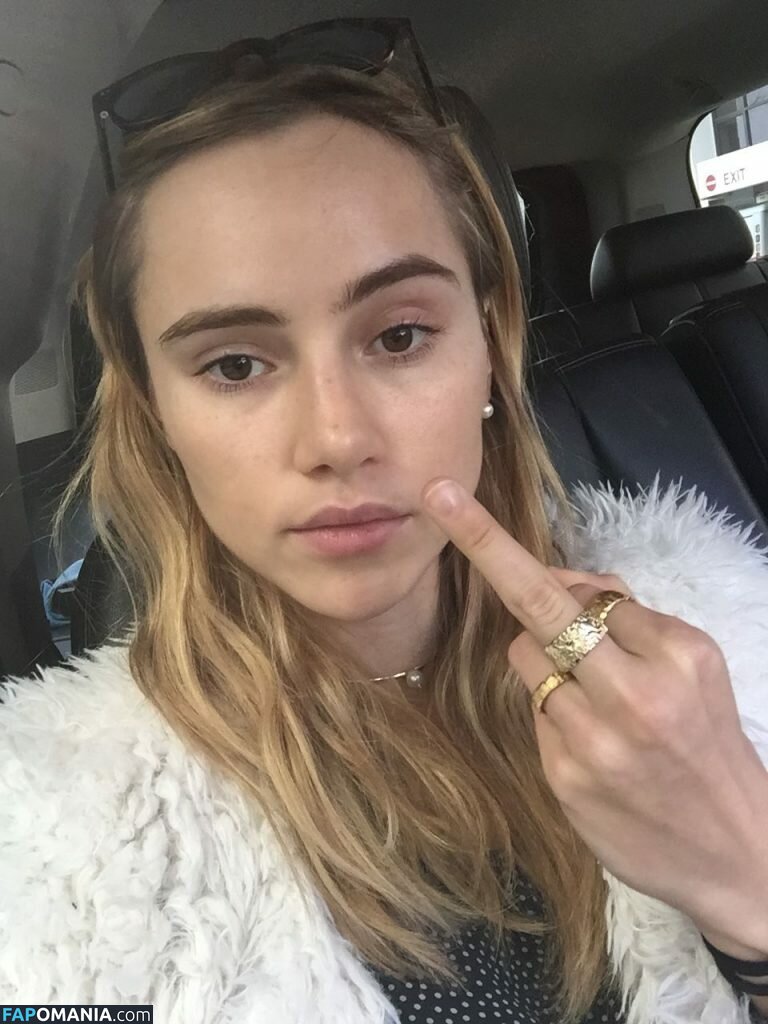 Suki Waterhouse Nu Foto vazada #21