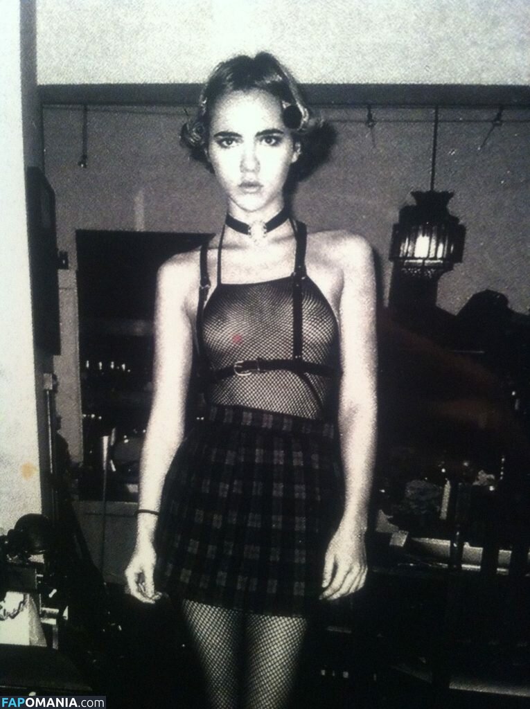 Suki Waterhouse Nu Foto vazada #41