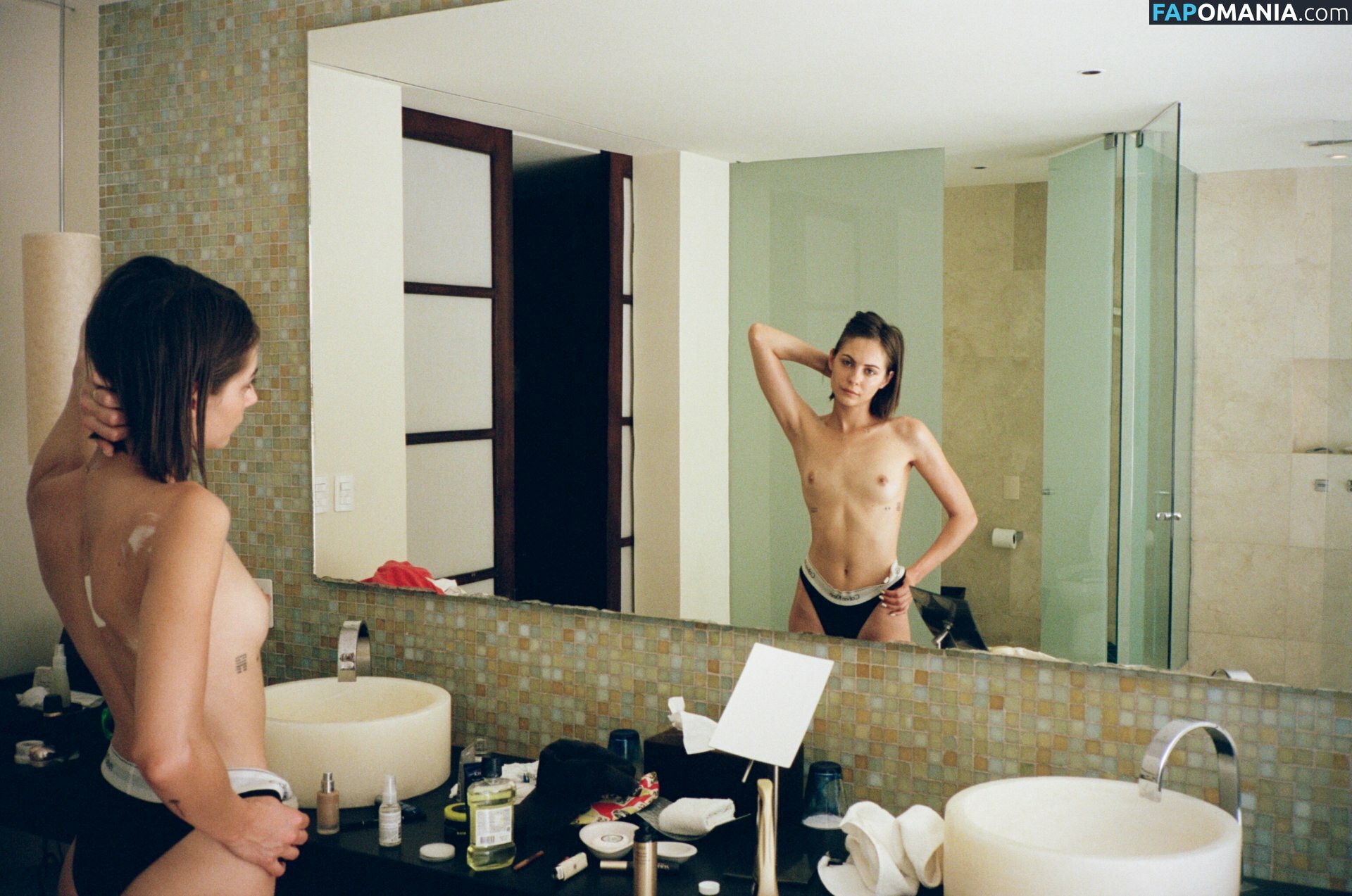 Willa Holland Nu Foto vazada #39