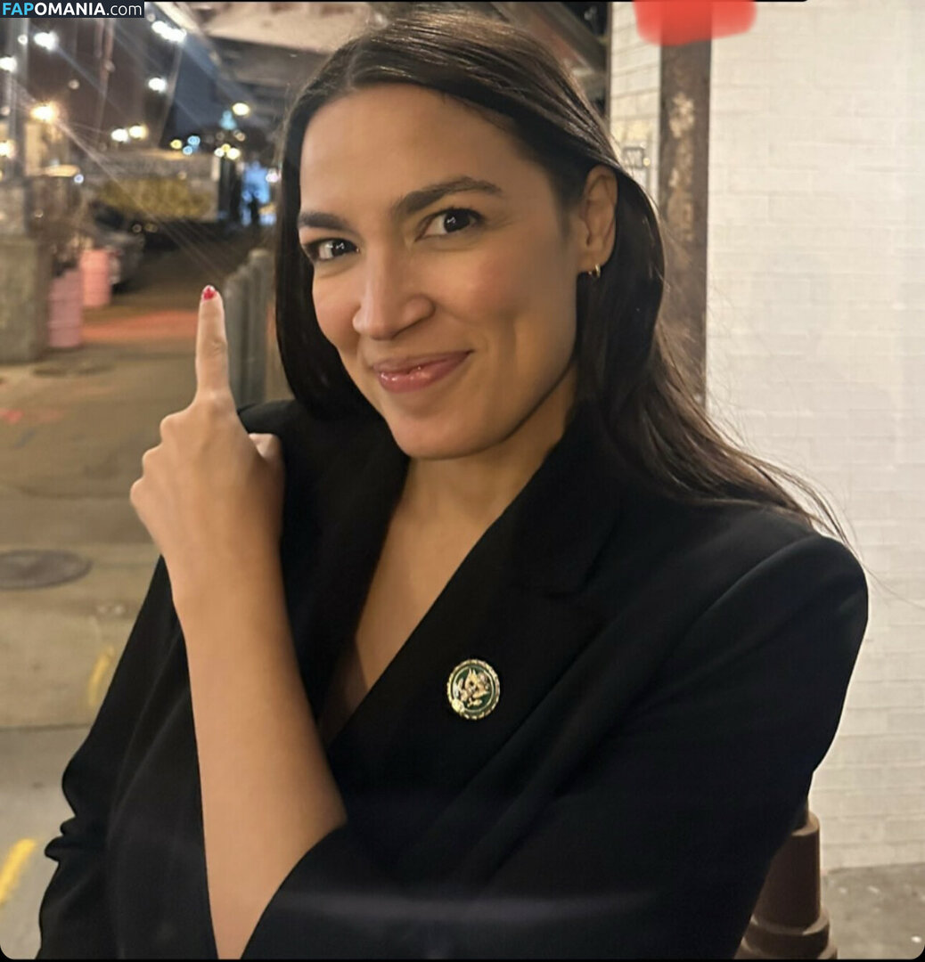 AOC / Alexandria Ocasio-Cortez Nu OnlyFans  Foto vazada #55
