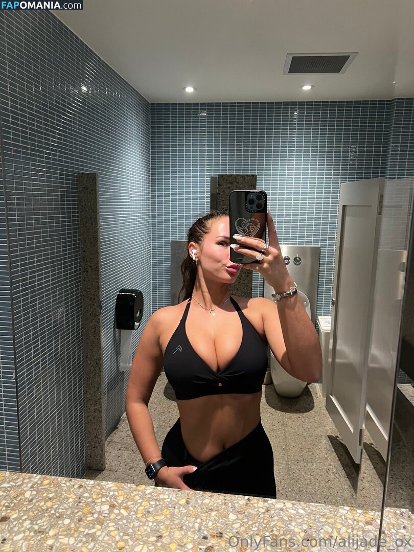 Ali Blakey / aliblakey / alijade_ox Nu OnlyFans  Foto vazada #14