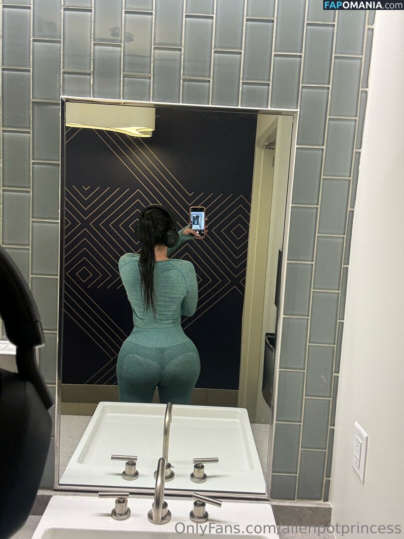 AlienPotPrincess / _alienpotprincess_ Nu OnlyFans  Foto vazada #4