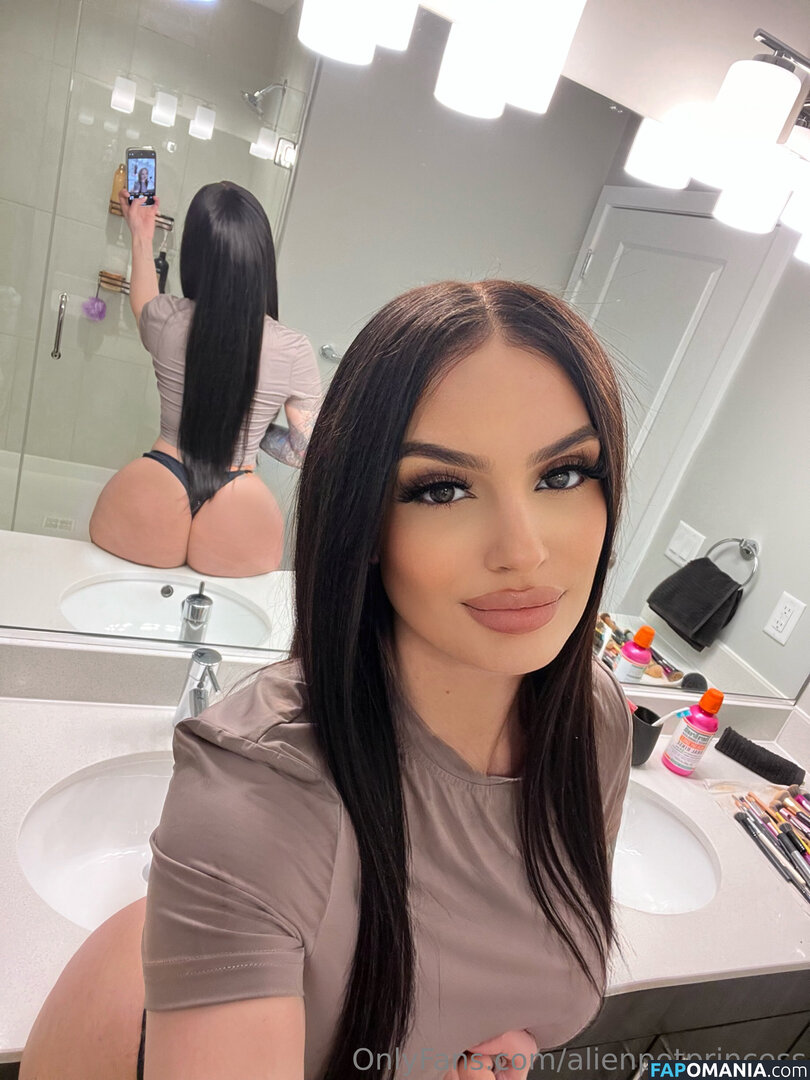 AlienPotPrincess / _alienpotprincess_ Nu OnlyFans  Foto vazada #8