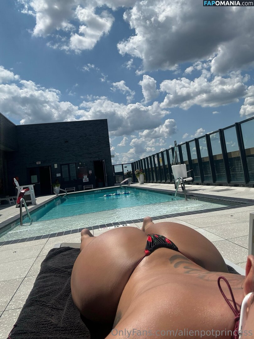 AlienPotPrincess / _alienpotprincess_ Nu OnlyFans  Foto vazada #9