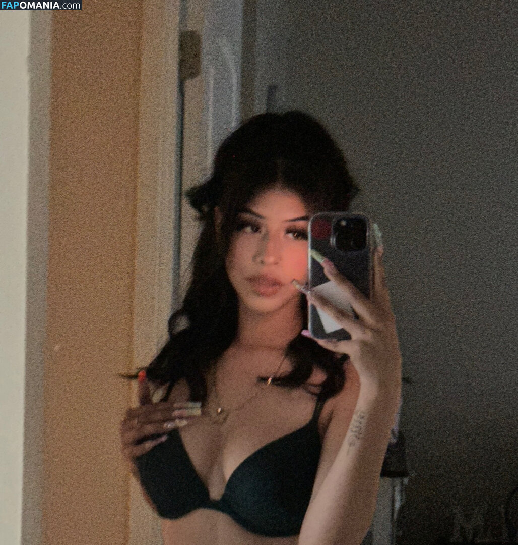 alii.luv / alii.luvs / aliilove22 Nu OnlyFans  Foto vazada #2