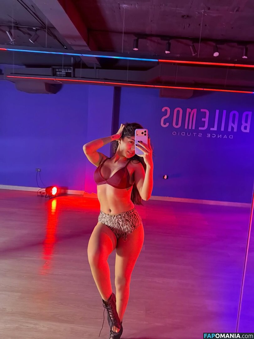Alixfire / alixxfire Nu OnlyFans  Foto vazada #2