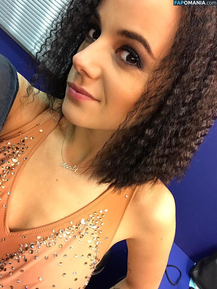 Alizee / alizeeofficiel / alizeesanzeth Nu OnlyFans  Foto vazada #6