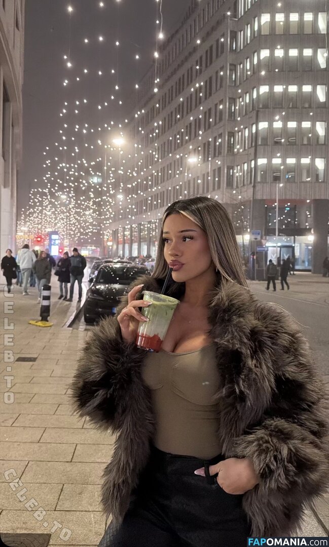 Almira Azemi / almira.azz / almirra.az Nu OnlyFans  Foto vazada #7