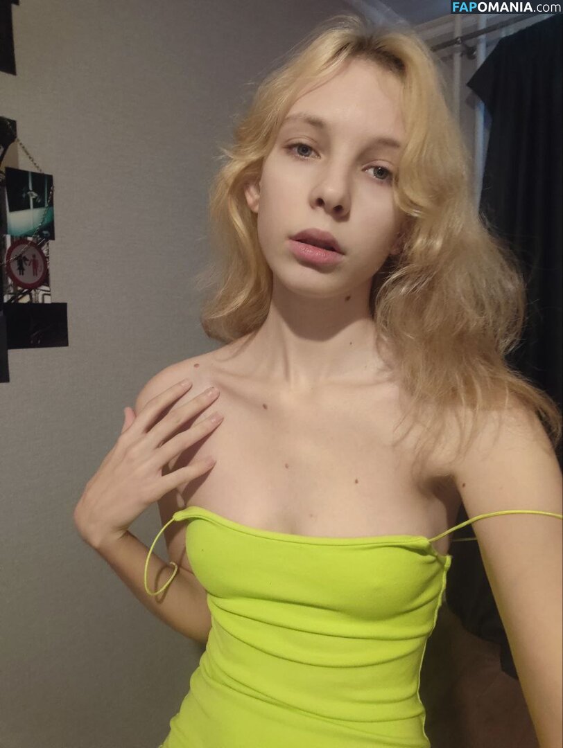 Altheadoyel / Fafa_fluff / KerryMezo / KinaBattig Nu OnlyFans  Foto vazada #1