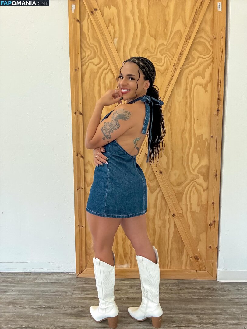 Amber Reacts / amber walker / ambercharity5 Nu OnlyFans  Foto vazada #10