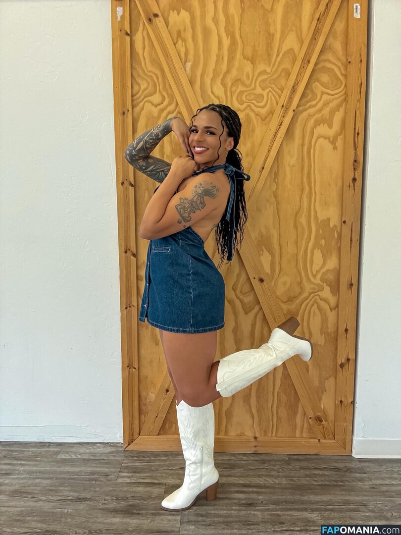 Amber Reacts / amber walker / ambercharity5 Nu OnlyFans  Foto vazada #12