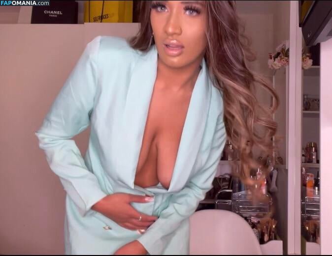 Amina Iqbal / xminaaa_ Nu OnlyFans  Foto vazada #1