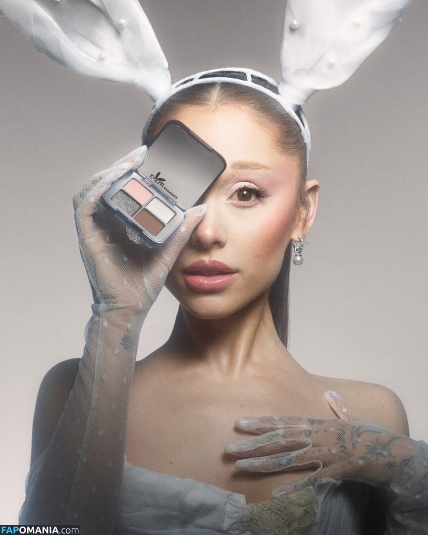Ariana Grande / arianagrande Nu OnlyFans  Foto vazada #6