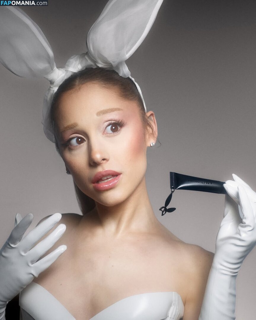 Ariana Grande / arianagrande Nu OnlyFans  Foto vazada #7