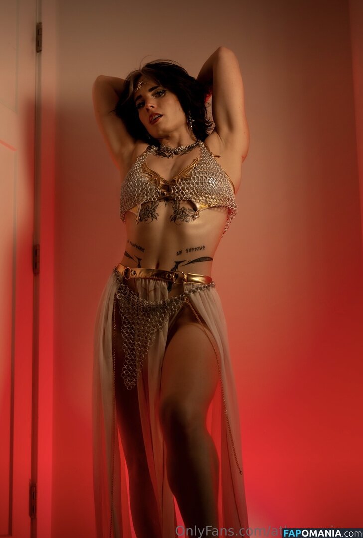 Athena Grimes / athena.cos / pinkemilki Nu OnlyFans  Foto vazada #16