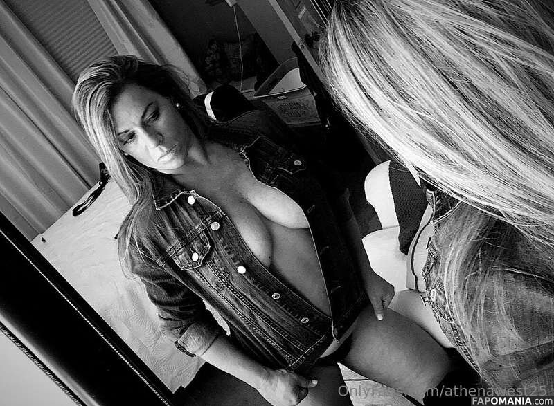 AthenaWest / athenawest25 / https: Nu OnlyFans  Foto vazada #9