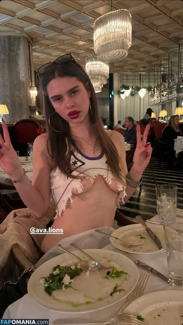 ava.lions / manictrapqueen Nu OnlyFans  Foto vazada #1