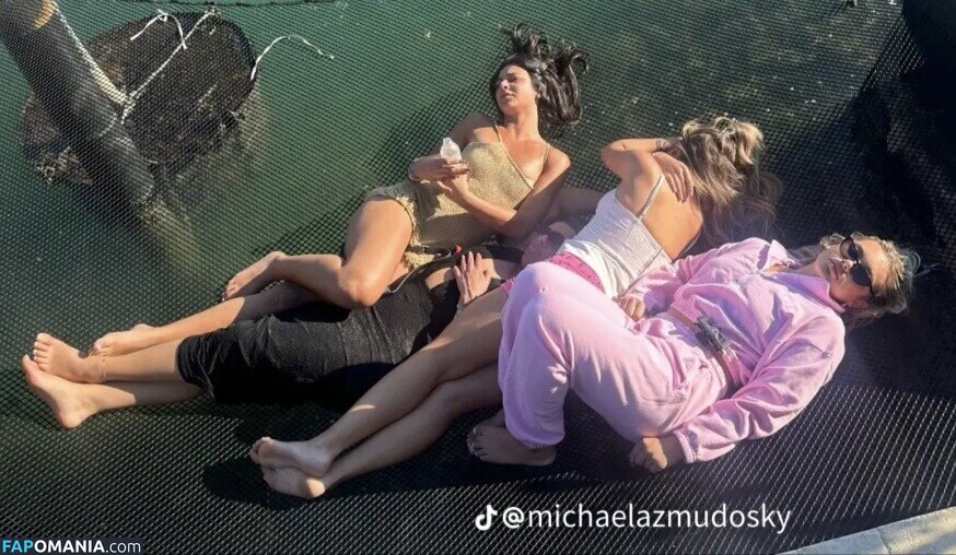 avaasanto / lifes.a.party.sorry.mom Nu OnlyFans  Foto vazada #9