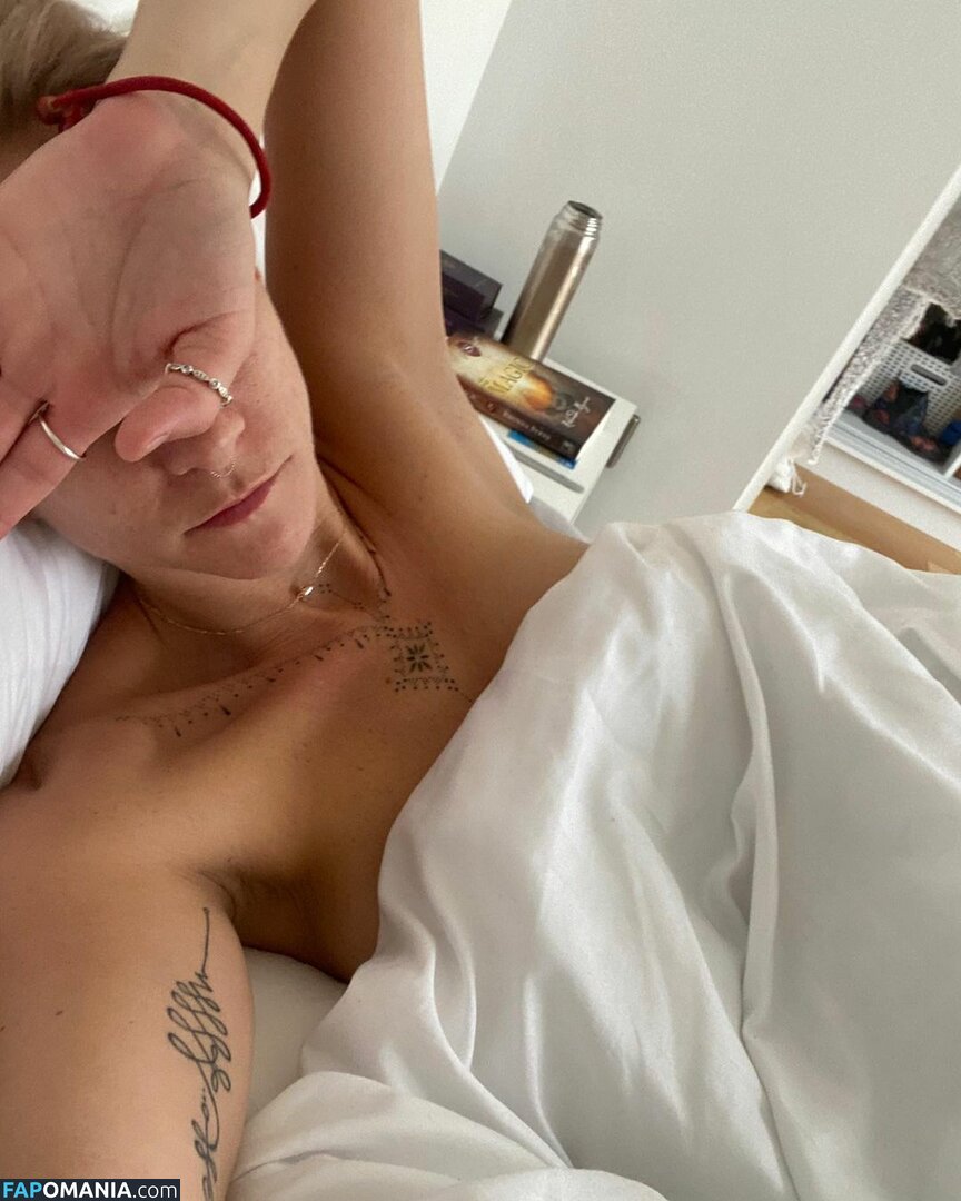 Axellepeach_ / axellepeach Nu OnlyFans  Foto vazada #1