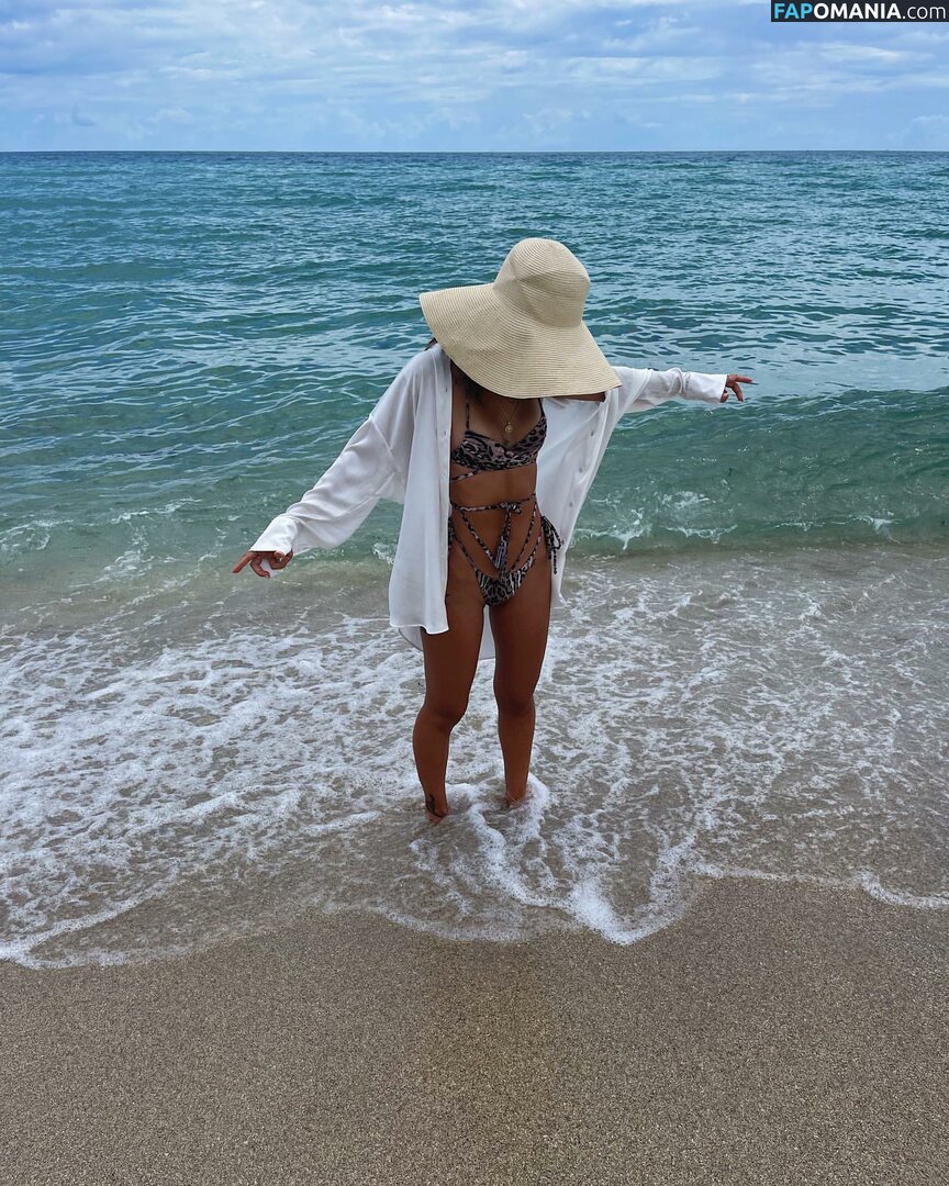 Bella / bellahadid / bellaraee Nu OnlyFans  Foto vazada #22