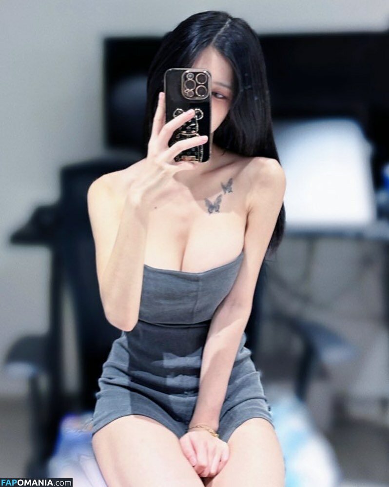 Biya / biatrois / biya1024 Nu OnlyFans  Foto vazada #5