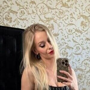 Blonde_Admin Jana