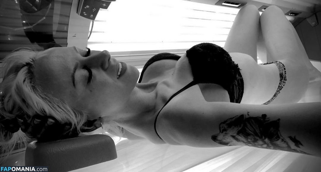 Blondiemissjuly / Julie Hagen / hellomissjulia Nu OnlyFans  Foto vazada #9
