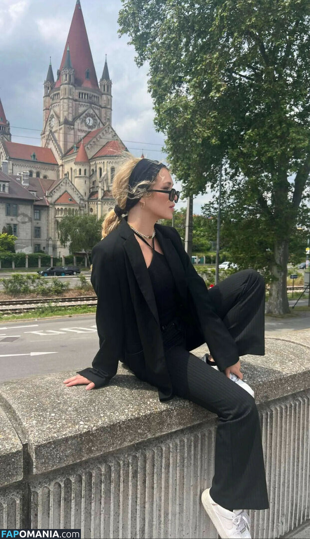 Brec Bassinger / brecbassinger Nu OnlyFans  Foto vazada #15
