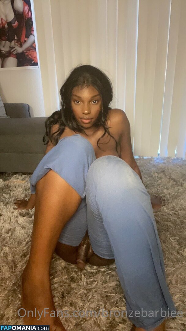 bronzebarbie / bronzebarbie2 / bronzebarbiee Nu OnlyFans  Foto vazada #3