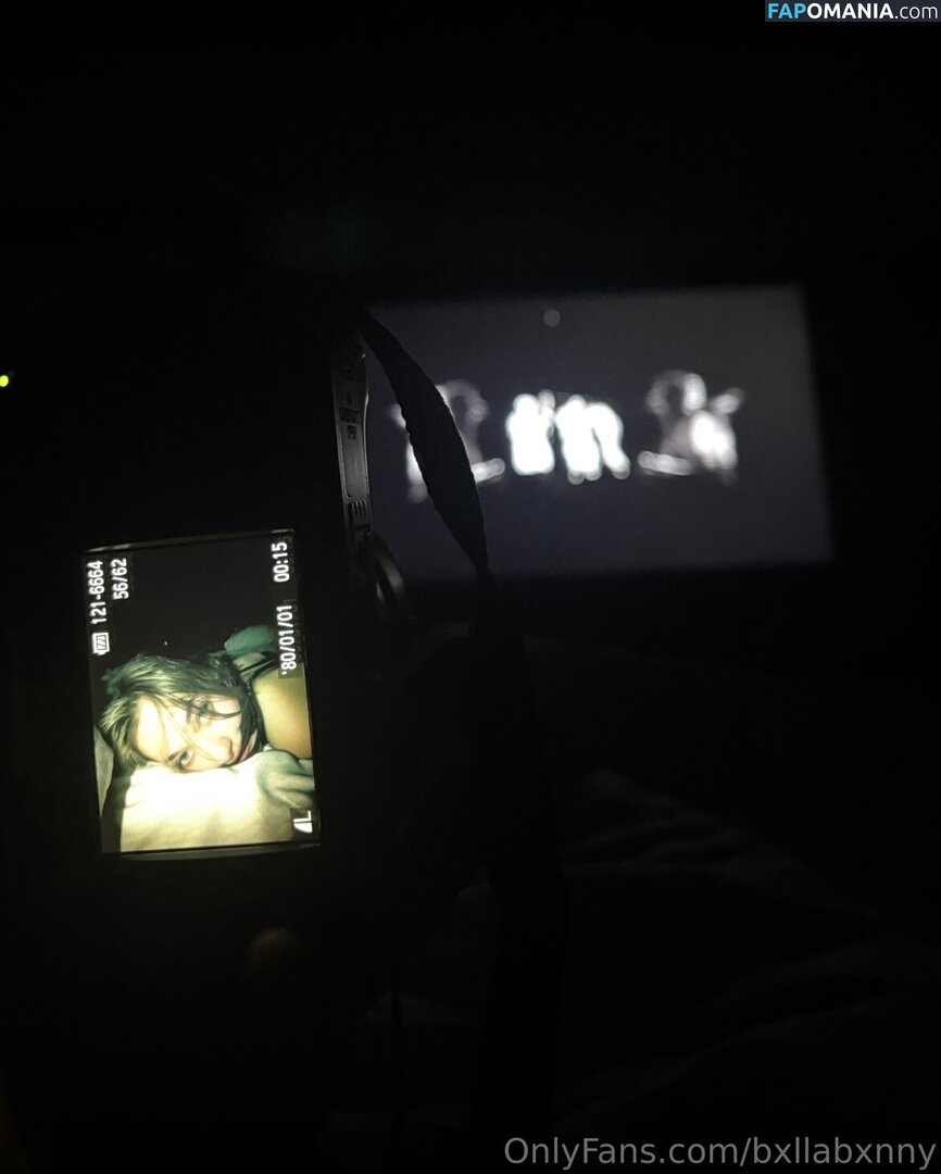 Bxllabxnny / allie_barr25 Nu OnlyFans  Foto vazada #1
