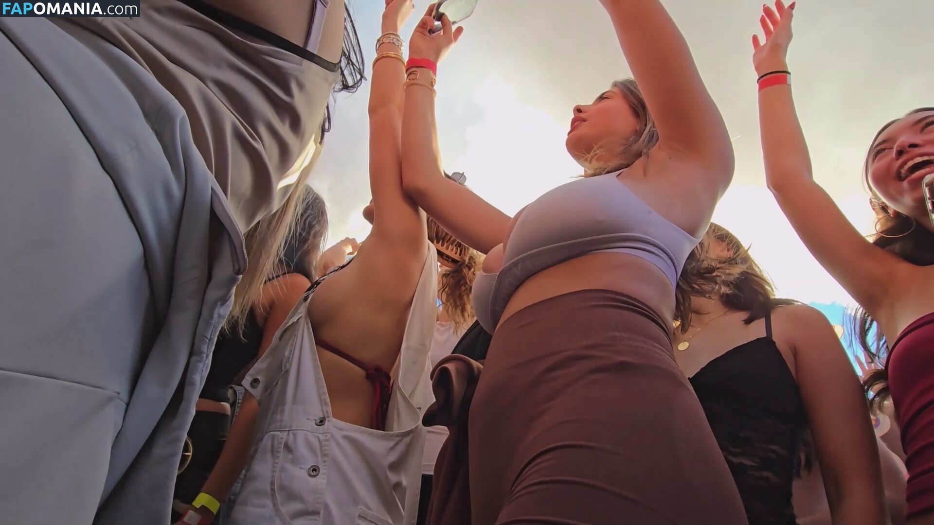 CANDID Boobs / bouncy / braless / cleavage / downblouse / jiggly Nu OnlyFans  Foto vazada #3